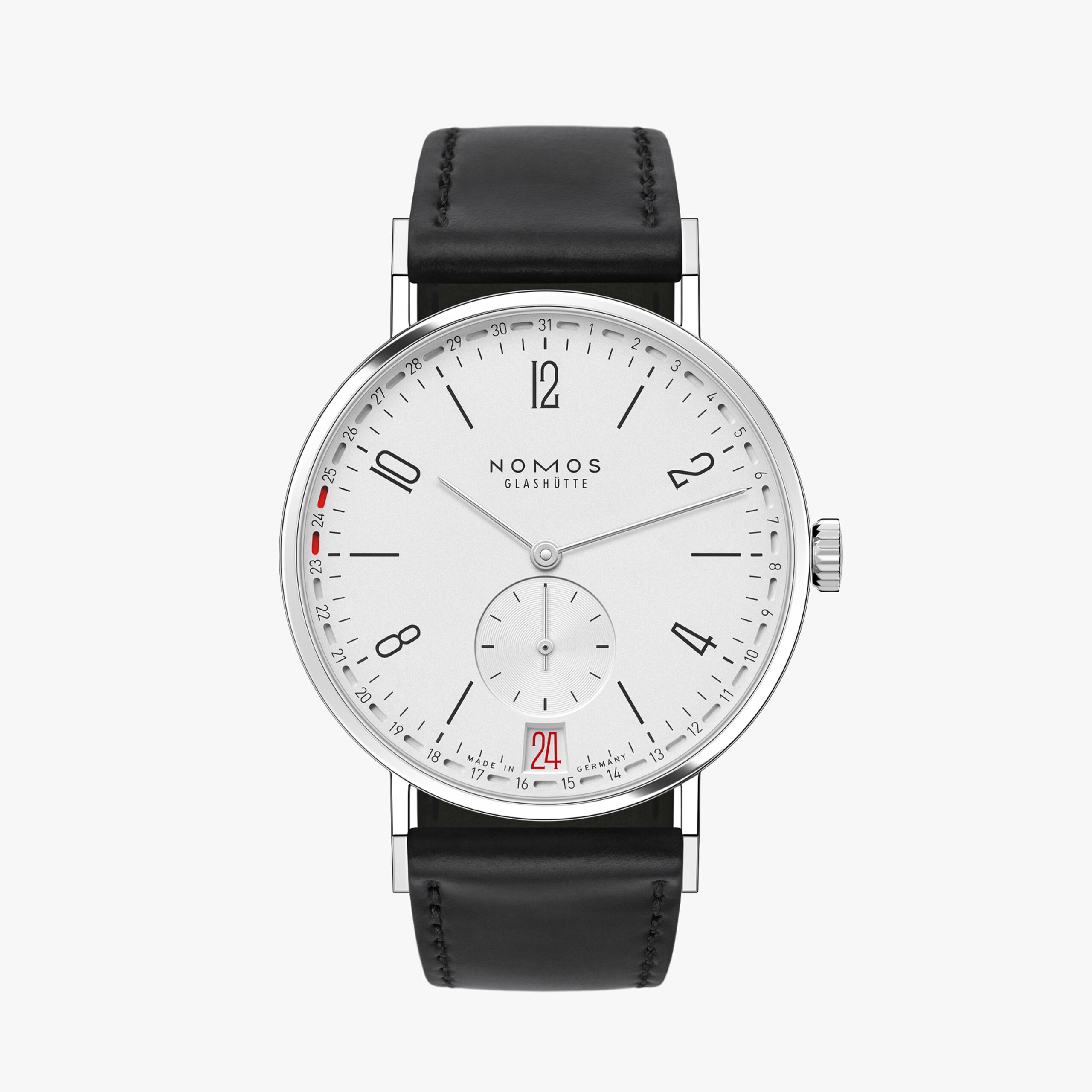 NOMOS GLASHÜTTE タンジェント 2デイト NM135 二度見ても醒めない愛: この直径37.5ミリメートルのタンジェントは、お互いを引き立てる赤色の2つの日付表示を特徴としています。ノモス独自のリングデイトは、手巻き式モデルでは初めて月の経過を表示し、6時位置の大きな日付窓は日に焦点を合わせます。午前0時、またはクイックセット機能を作動させると、この2つの表示がホワイト・シルバープレートのダイアルとロジウムプレートの針を二重に美しく動かします。