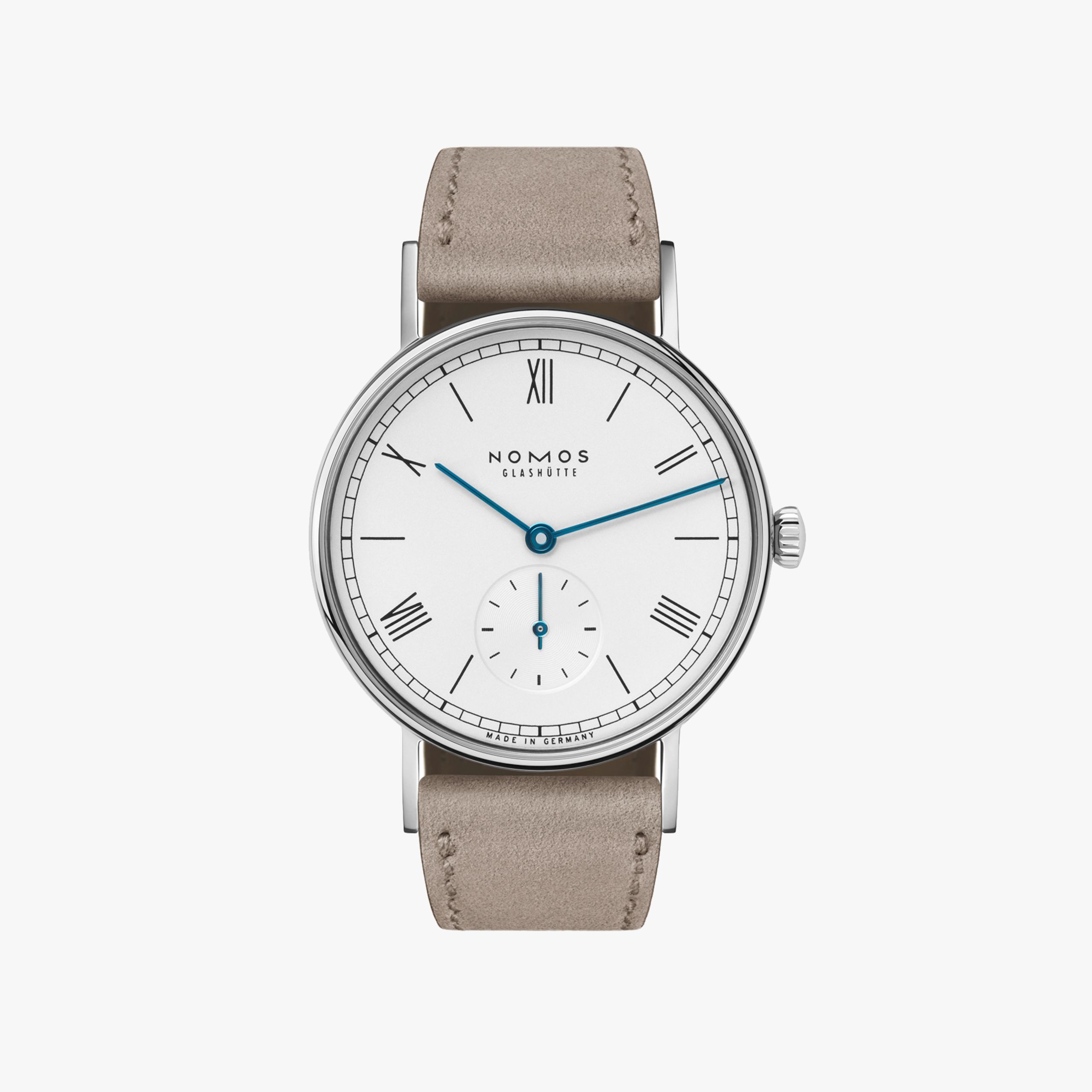 NOMOS GLASHÜTTE ラドウィッグ 33　NM244 ラドウィッグは少し小さい33ミリの直径でもスマートです。このローマン数字を持つクラシックはラテン語のフレーズを完璧に覚えています。そして手巻きのノモス アルファキャリバーを搭載しています。素敵なベロアレザーのストラップはこの時計を腕元で美しく飾ります。