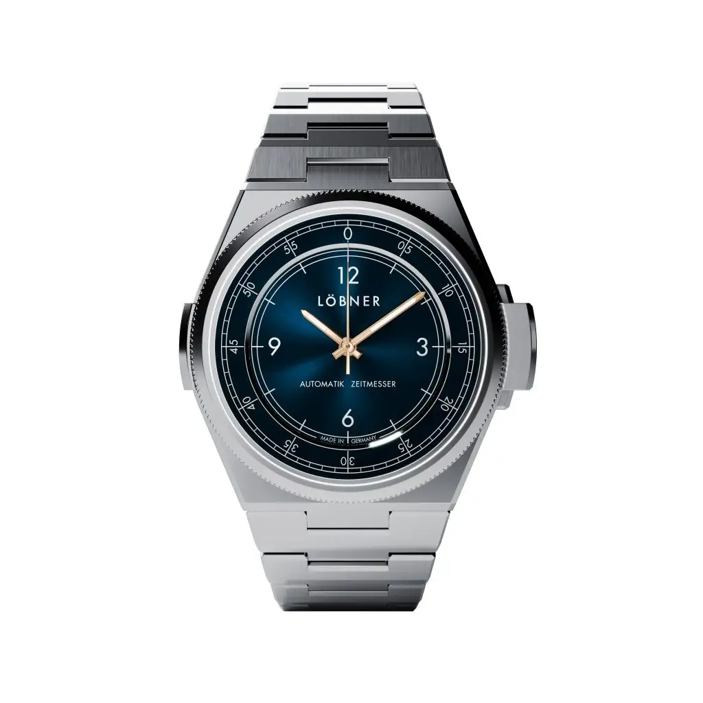 SLEDGE BLUE スレッジ ブルー L67173 リューズは、特許取得済みのSledge® リューズプロテクターの下にあります。 このプロテクターは誤って時間を調整することを防ぎ、リューズを機械的なストレスから保護します。