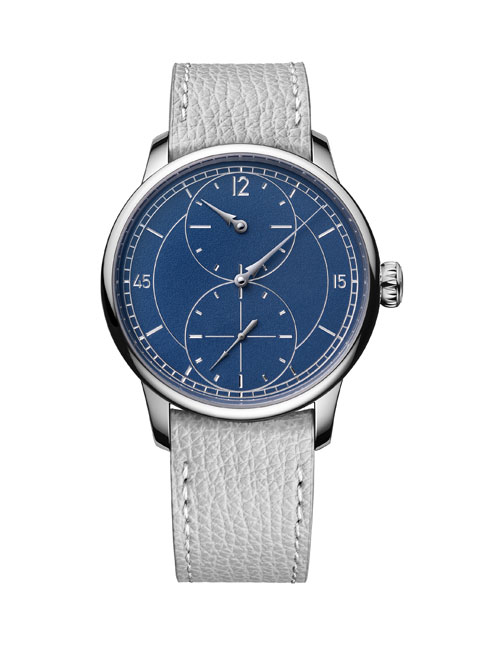 ノワールモン メティエダール レギュレーター・グラヴェ・ブルー LE85248AA15BVA159 この時計はルイ・エラールの真髄を完璧に体現し、伝統的なエングレービング技法を用いながら、クラシックなセクターダイヤルを再解釈しています。エングレービングが施されたロジウムメッキのモミの木型針とミニマルなインデックスが、明瞭でエレガントな時刻表示を提供します。