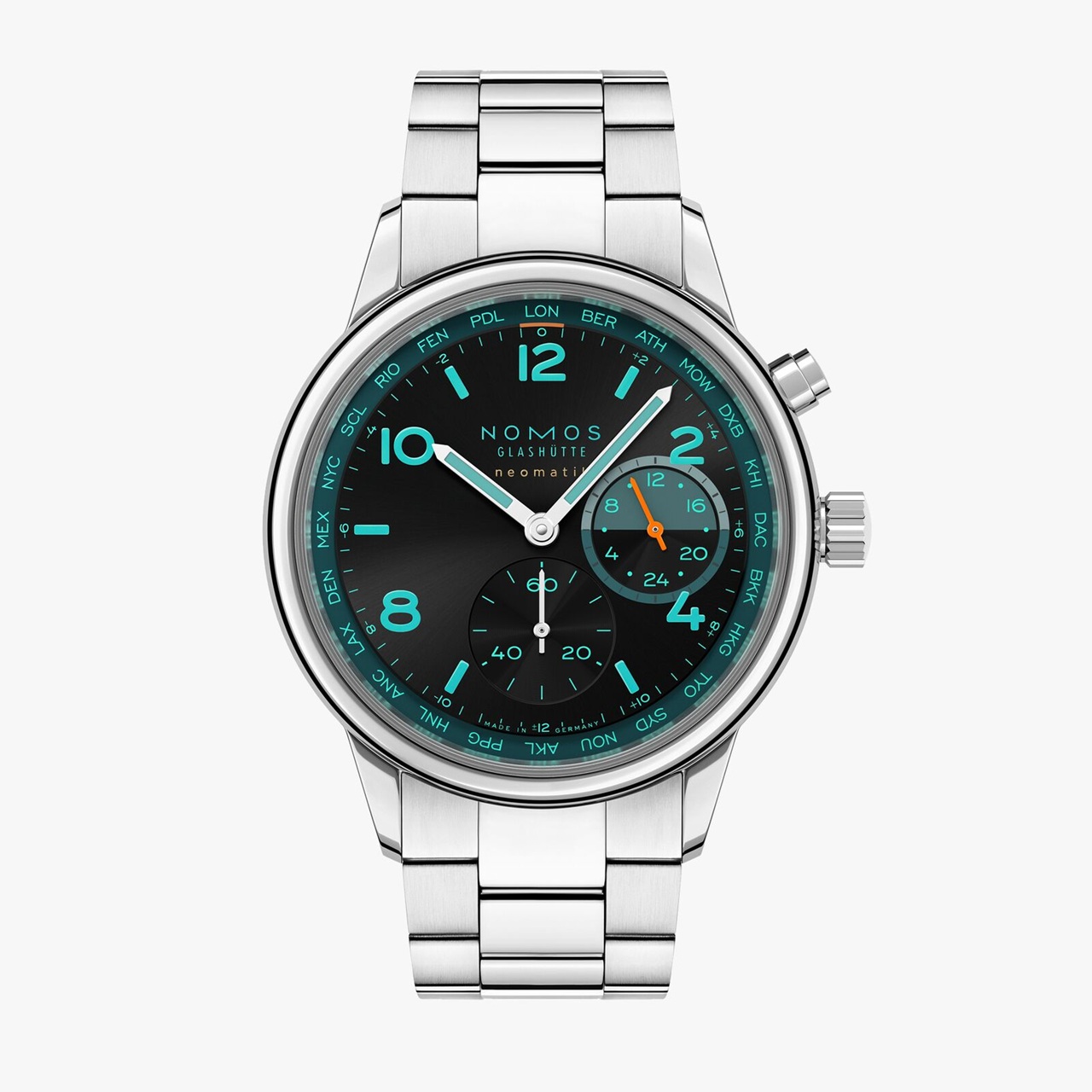 クラブ・スポーツ ネオマティック ワールドタイマー トレース NM790.S7 ノモスのワールドタイマー、ナイトナビゲーション・シリーズは、世界中で夜のシティライフを生きる人に捧げるノモスの腕時計。ブラックのダイアルにターコイズの色調をアクセントとして組み合わせた「トレース」は、夜の高層ビルが織りなす一面の煌きを思わせます。世界24都市の時間帯が一目瞭然のワールドタイム表示に加え、セカンドタイムゾーンの昼夜も識別できる24時間表示のサブダイアルを備えています。各175本の限定エディションで、世界と自分だけのつながりを感じてください。