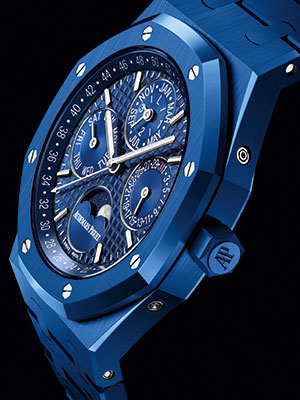 AUDEMARS PIGUET(オーデマ ピゲ) 2022新作 洗練されたブルーセラミックの単色の美しさがデザインを惹きたてる。オーデマ ピゲ「ロイヤル オーク パーペチュアルカレンダー」