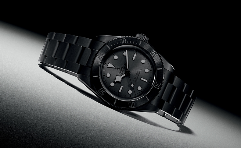 TUDOR(チューダー) 2026新作 オールブラックの美学。チューダー「ブラックベイ セラミック」