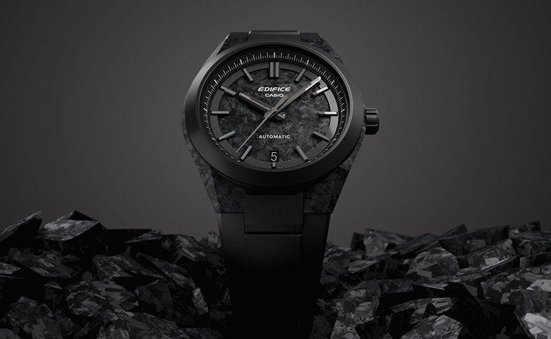 EDIFICE(エディフィス) 2025新作 強靭で軽量なフォージドカーボンを採用した、エディフィス「EFK-100XPB/EFK-100YCD」