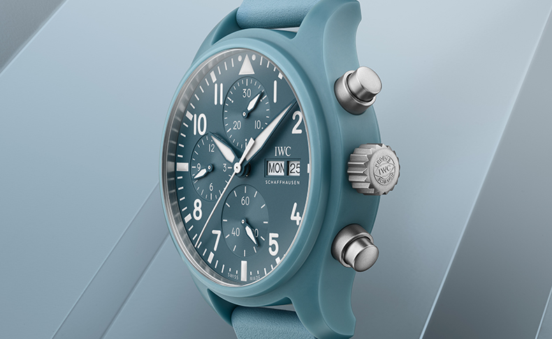 IWC(アイ・ダブリュー・シー) 2025新作 夏らしいライトブルーで「トップガン」シリーズのカラーコレクションを拡大。IWC「パイロット・ウォッチ・クロノグラフ 41 “トップガン・ミラマー”」