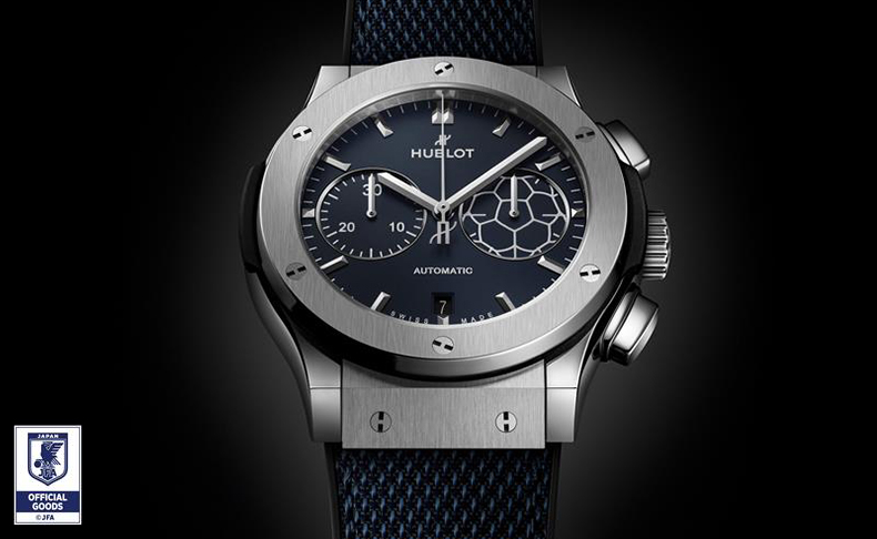 HUBLOT(ウブロ) 2026新作 サッカー日本代表オフィシャルウォッチ。ウブロ「クラシック・フュージョン クロノグラフ チタニウム ブルー ヴィクトリー」