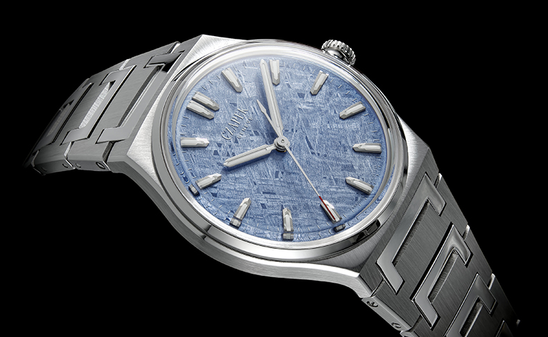 CZAPEK(チャペック) 2026新作 宇宙から届いたスティールブルー。チャペックが2サイズで展開する「アンタークティック フローズン・メテオ」を発表