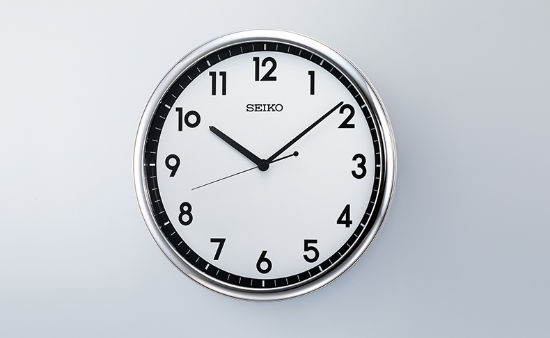 SEIKO(セイコー) セイコー、国立科学博物館の「未来技術遺産」に登録された世界初の家庭用クオーツ掛時計のデザインを受け継ぐ、年差±30秒の掛時計を発売