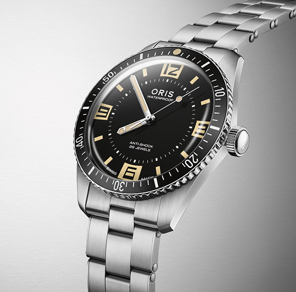 ORIS(オリス) 2025新作 1965年にオリスが初めて作ったダイバーズウオッチを60年ぶりに復刻。遊び心あるミッドセンチュリーデザインを最新ムーブメントでアップデート。オリス「ダイバーズ 60周年アニバーサリーエディション」