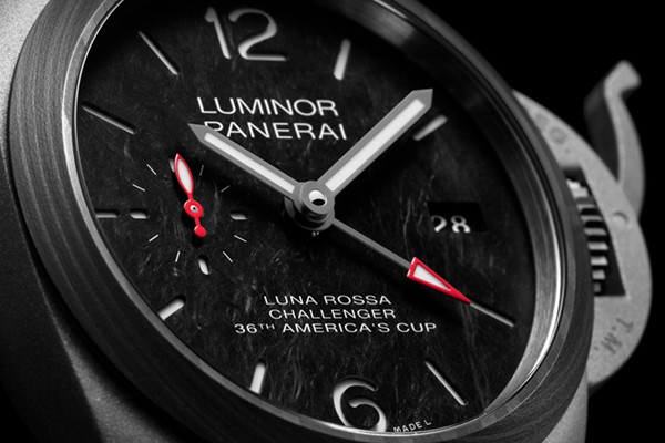 PANERAI(パネライ) 2020新作 世界限定250本の、チーム ルナロッサとのコラボレーションモデル。パネライ「ルミノール ルナロッサ GMT - 42mm」