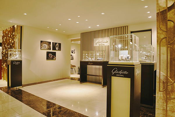 GLASHÜTTE ORIGINAL(グラスヒュッテ・オリジナル) グラスヒュッテ・オリジナル LIMITED SHOP 伊勢丹新宿店。東京の中心で紡ぐザクセン マニュファクトリー・クラフトマンシップ