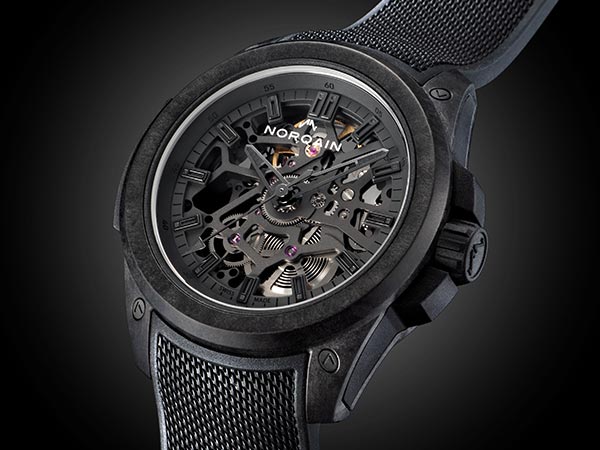 NORQAIN(ノルケイン) ノルケインがTHREECの特別オーダーを受け生み出したオールブラックのコレクションアイテム。ノルケイン「ワイルドワン スケルトン 39mm “スリーク” リミテッドエディション」