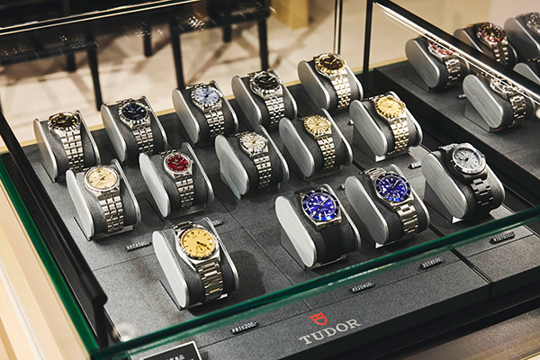 TUDOR(チューダー) 大相撲テーマのチューダー ポップアップストアが京都に初登場。“大丸京都店烏丸場所”で幕内力士のビジュアルがお出迎え