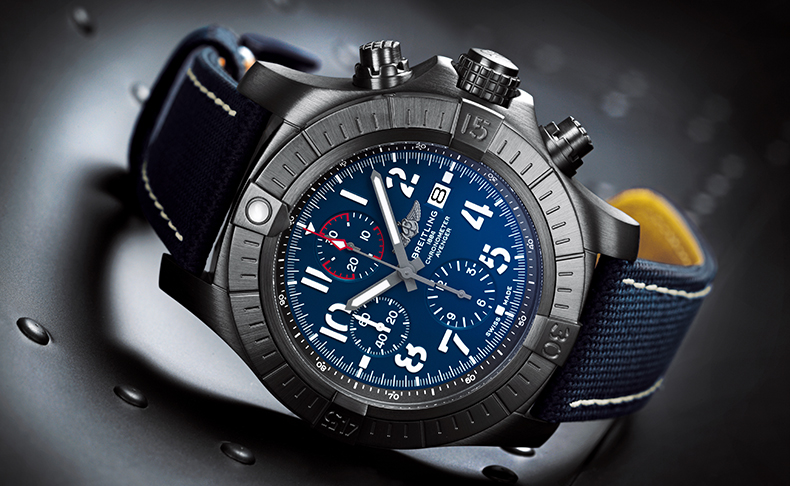 ブライトリング アベンジャー コレクション:先駆的な航空遺産にインスピレ ーションを受けて、空を翔ける現代の 冒険家のために製作