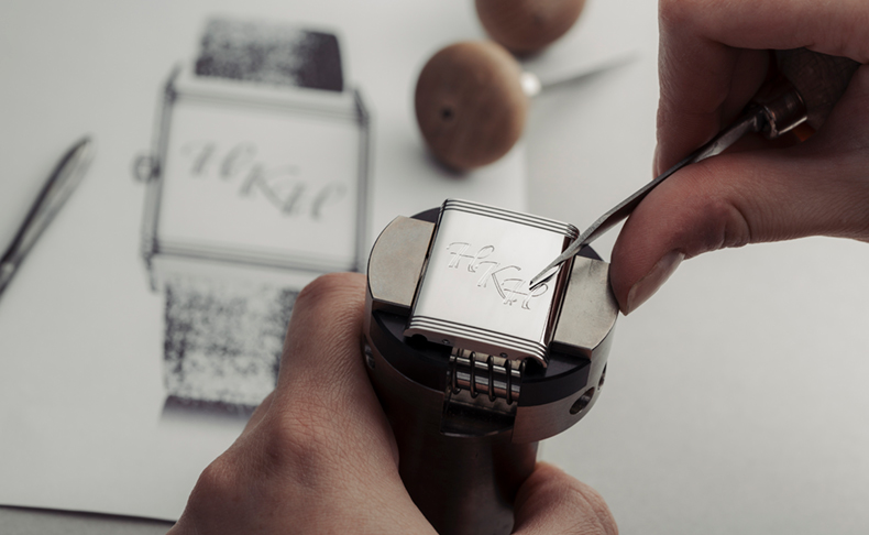 ジャガー・ルクルトのレベルソにパーソナライズされたエングレービングを施して自分だけの時を