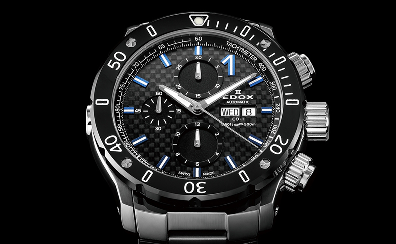 暗い海底に射す光をインデックスで表現したクロノオフショア1の新作モデルが登場