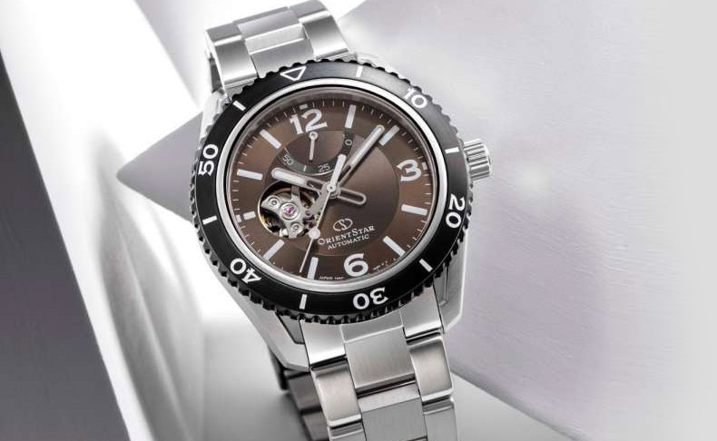 オリエントスター スポーツコレクションより独創的なデザインの「セミスケルトン」モデル