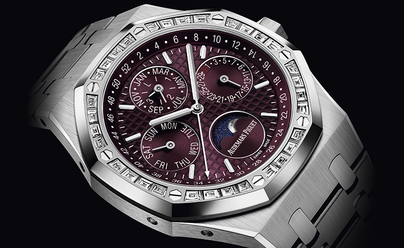 2022新作 オーデマ ピゲから新たにパープルカラーにバゲットカットダイヤモンドがセットされた「ロイヤル オーク パーペチュアルカレンダー」が登場