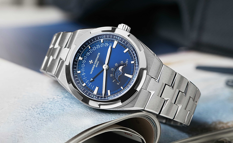 2023新作 伝説のレトログラード表示。ヴァシュロン・コンスタンタン「オーヴァーシーズ・ムーンフェイズ・レトログラード・デイト」