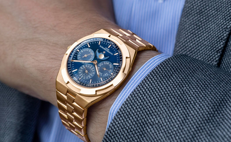 2020年新作 独特のオーヴァーシーズ・ブルー。ヴァシュロン・コンスタンタン「オーヴァーシーズ・エクストラフラット・パーペチュアルカレンダー」