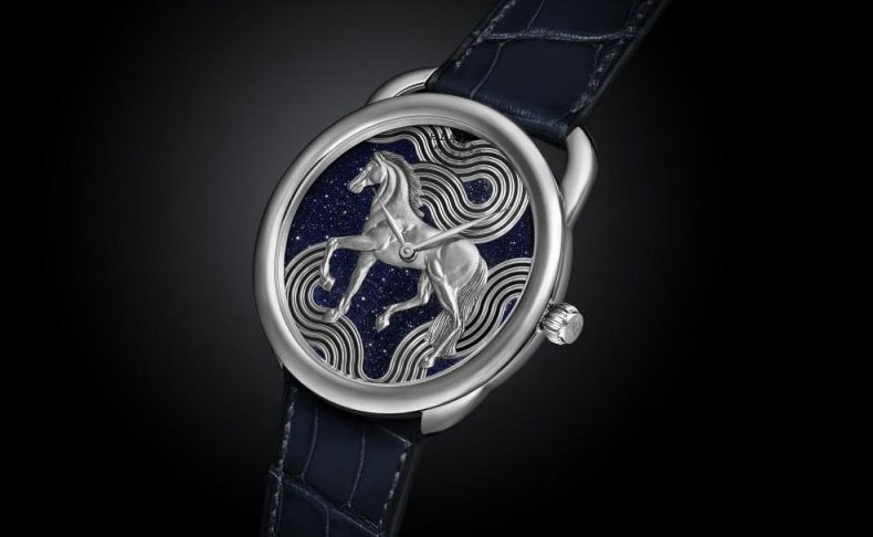 2020新作 馬のシルエットとうねりが浮かび上がる、エルメス「アルソー シュヴァル・コズミック」