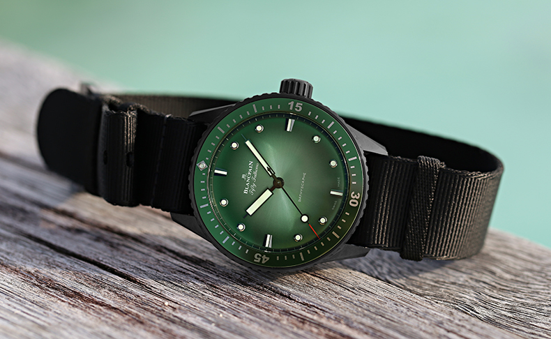 ヒラシュモクザメの保護に捧げるスペシャルウォッチ。ブランパン「フィフティ ファゾムス バチスカーフ モカラン 限定エディション」