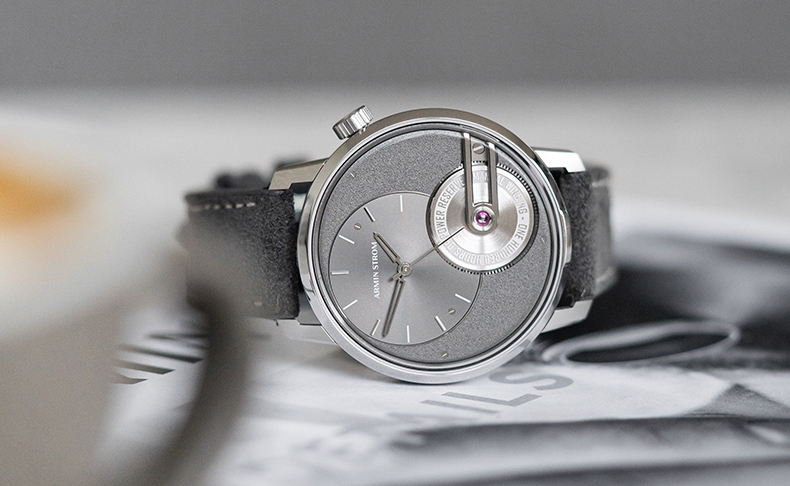 2021新作 高級時計におけるドレスウォッチをモダンに解釈。アーミン・シュトローム「トリビュート1」