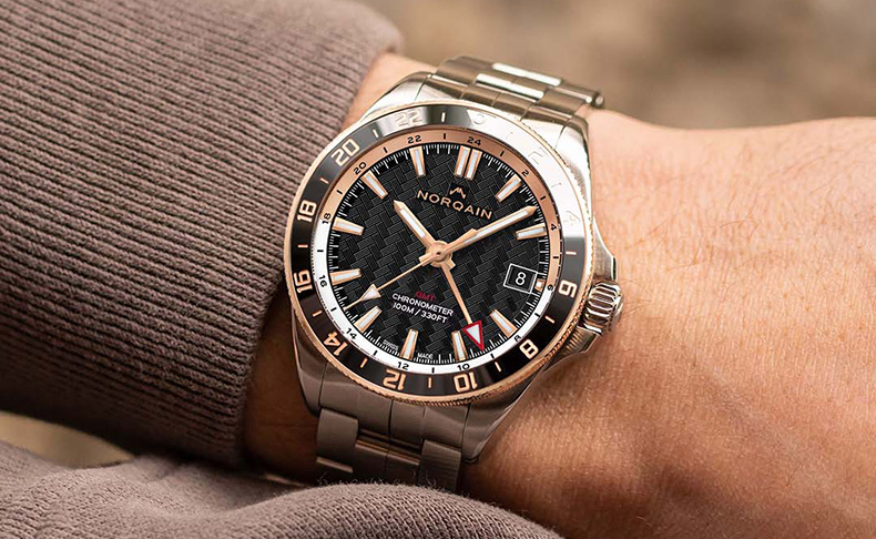 2022新作 あらゆる冒険に適応する機能性とデザイン性を兼ね備えた、ノルケイン「アドベンチャー ネベレスト GMT スティール&ゴールド リミテッド エディション」