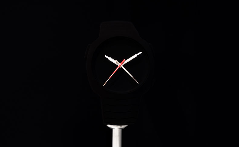 2022新作 黒よりもさらに黒い、黒を超越した漆黒。H. モーザー「ストリームライナー・クロノグラフ」