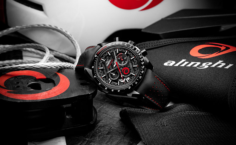 2020新作 緻密なハニカムとカーボン装飾が施されたキャリバーを搭載した、オメガ「スピードマスター ダークサイド オブ ザ ムーン アリンギ」