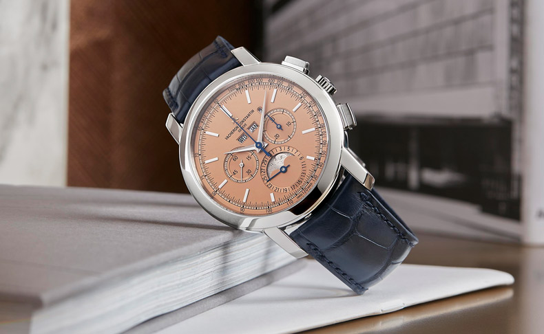 2022新作 プラチナにサーモンカラーダイヤルを組み合わせた新しいタイムピース。ヴァシュロン・コンスタンタン「トラディショナル・パーペチュアルカレンダー・クロノグラフ」