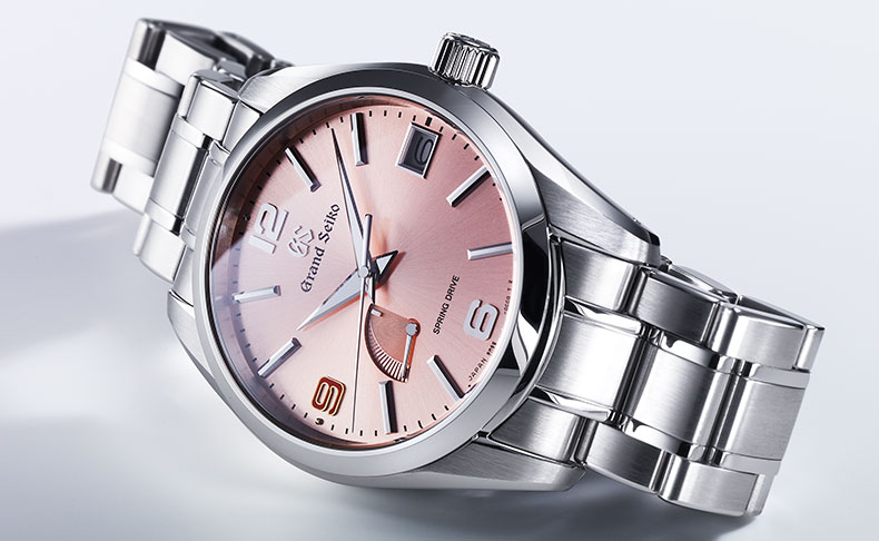 それは「人生の節目」に手にしたい、特別な1本 シャイニーブロンズの色合いに心華やぐグランドセイコー AJHH特別限定モデル