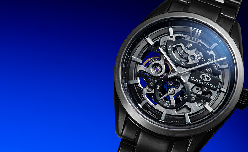 静謐な意匠で気品を漂わせる手巻き式ムーンフェイズの快作