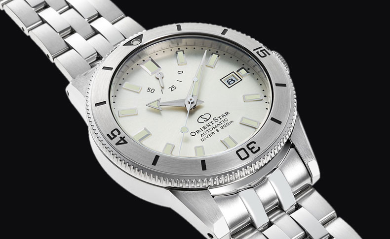 圧倒的支持を得た『ダイバー1964』に 幻のホワイトダイアルが登場