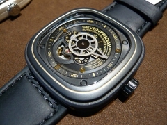 SEVENFRIDAY(セブンフライデー)
