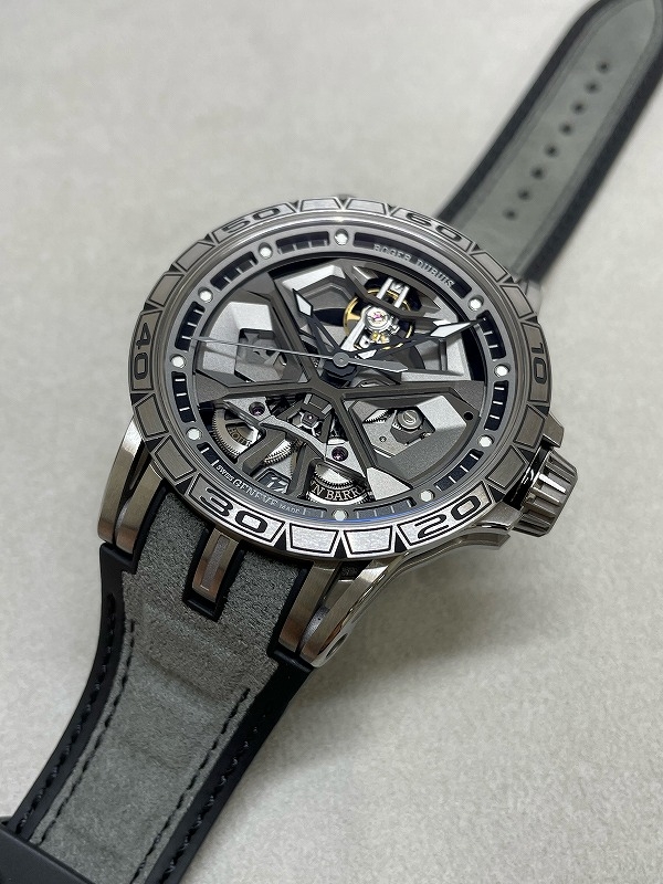 ROGER DUBUIS(ロジェ・デュブイ)
