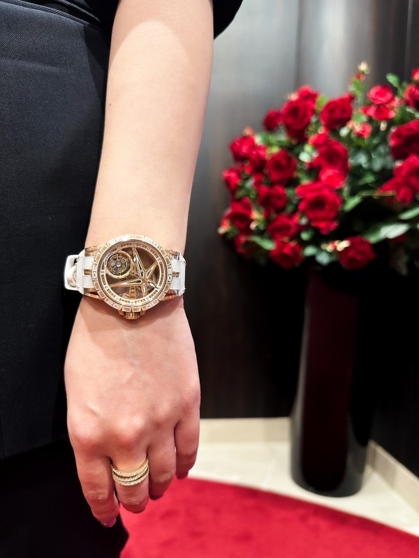 ROGER DUBUIS(ロジェ・デュブイ)
