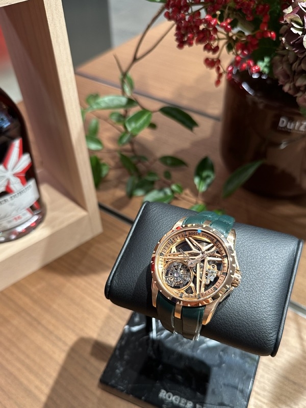 ROGER DUBUIS(ロジェ・デュブイ)
