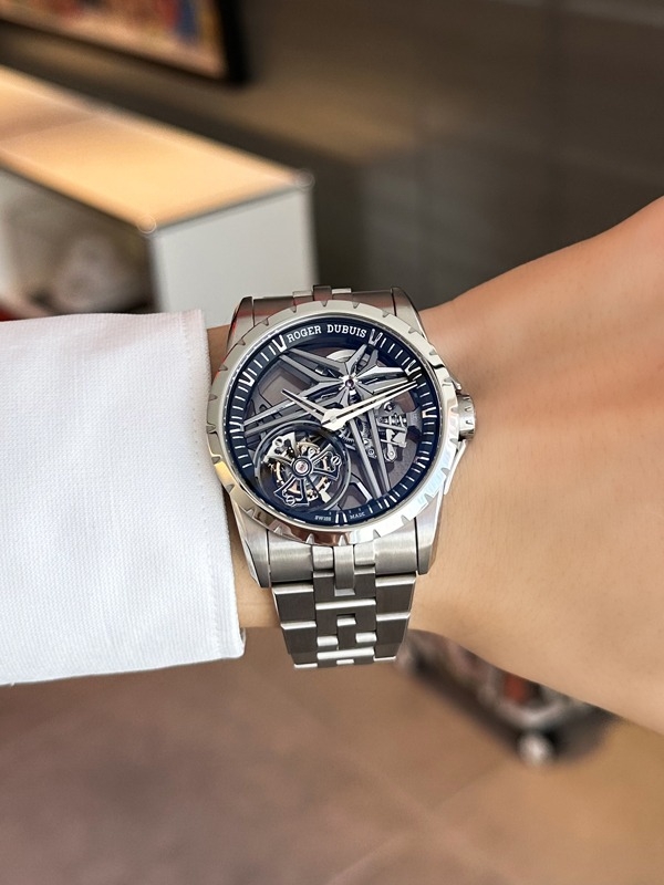 ROGER DUBUIS(ロジェ・デュブイ)
