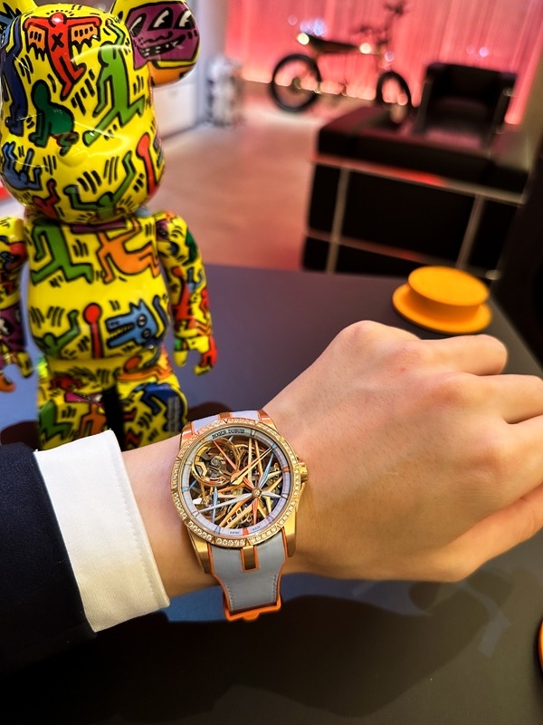 ROGER DUBUIS(ロジェ・デュブイ)
