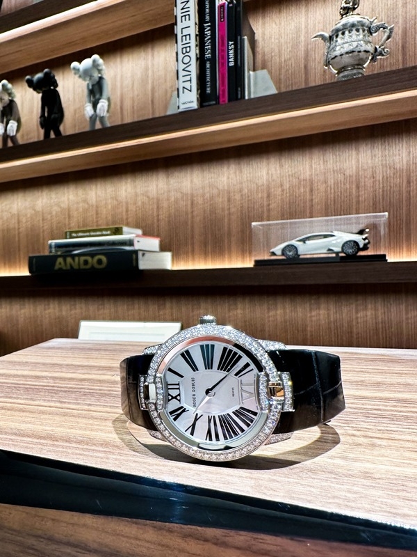 ROGER DUBUIS(ロジェ・デュブイ)
