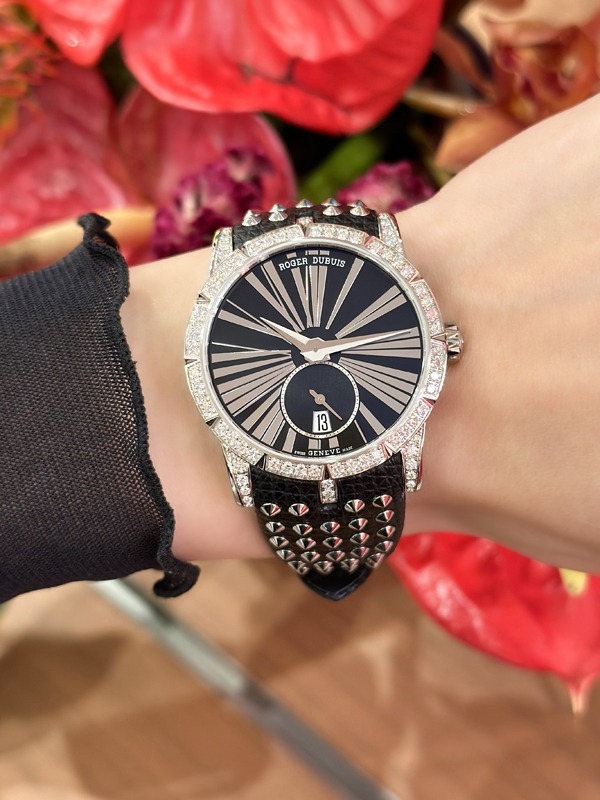 ROGER DUBUIS(ロジェ・デュブイ)
