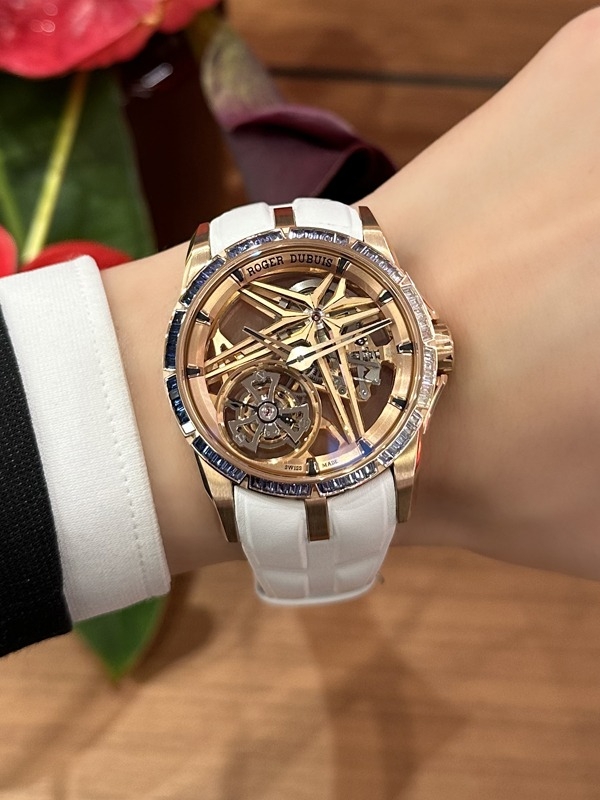 ROGER DUBUIS(ロジェ・デュブイ)
