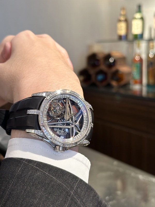ROGER DUBUIS(ロジェ・デュブイ)
