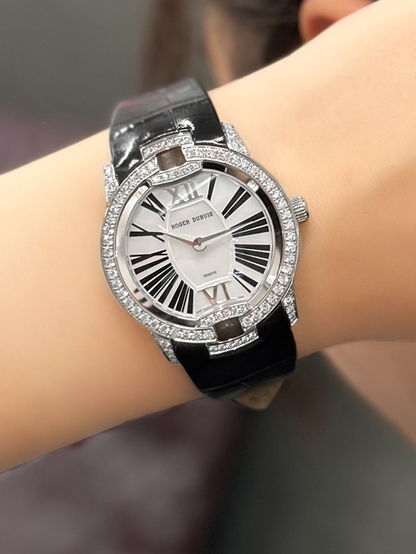 ROGER DUBUIS(ロジェ・デュブイ)
