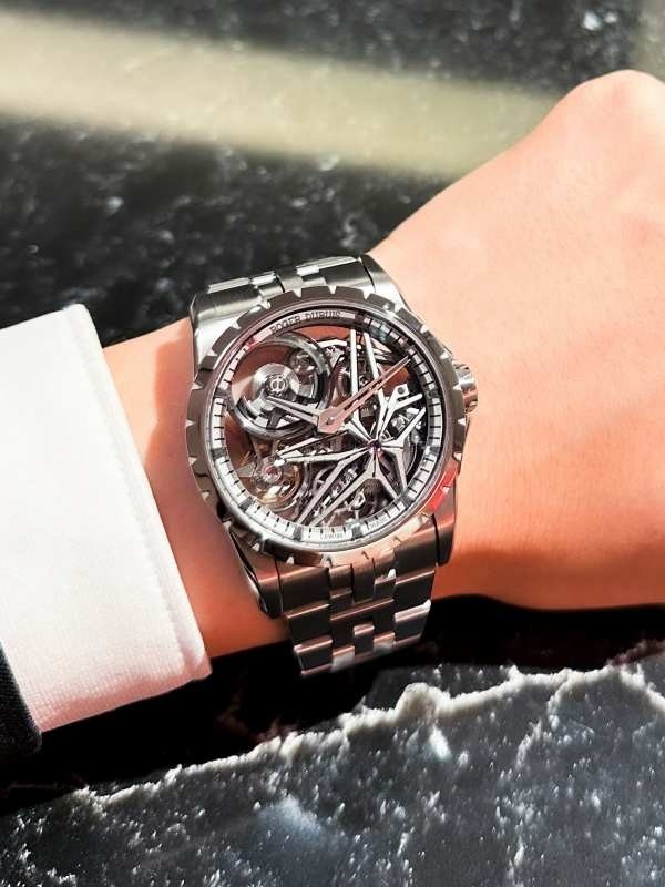 ROGER DUBUIS(ロジェ・デュブイ)

