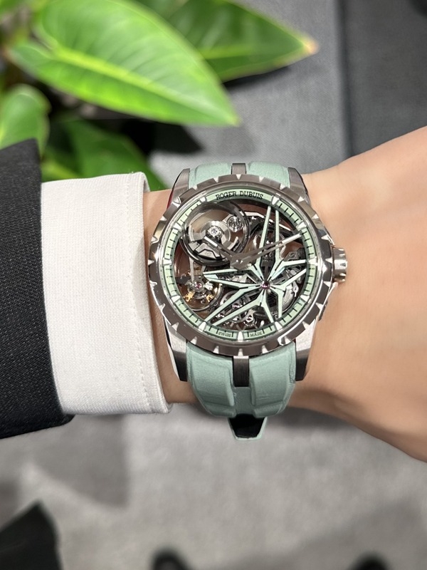 ROGER DUBUIS(ロジェ・デュブイ)
