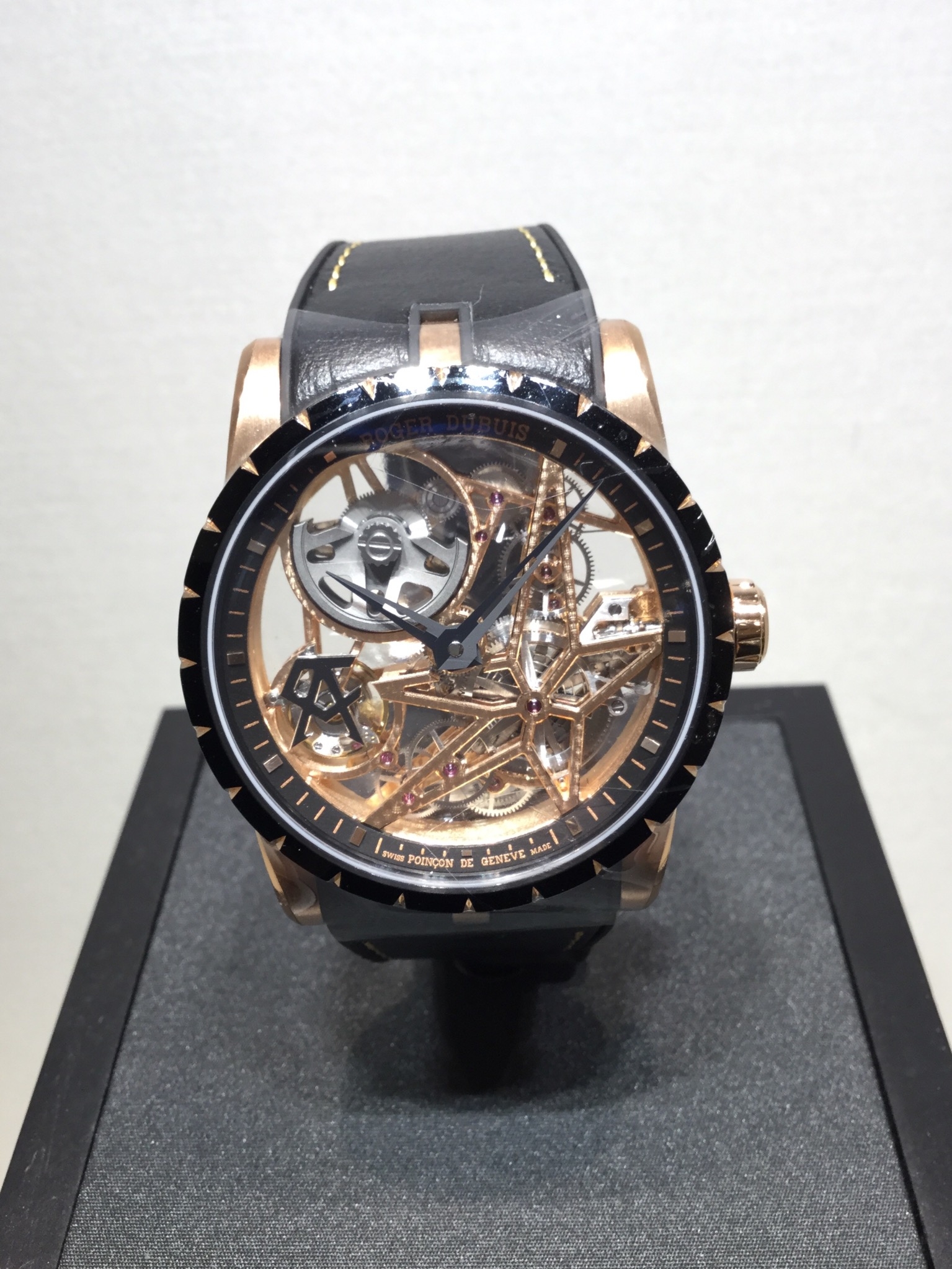 ROGER DUBUIS(ロジェ・デュブイ)
