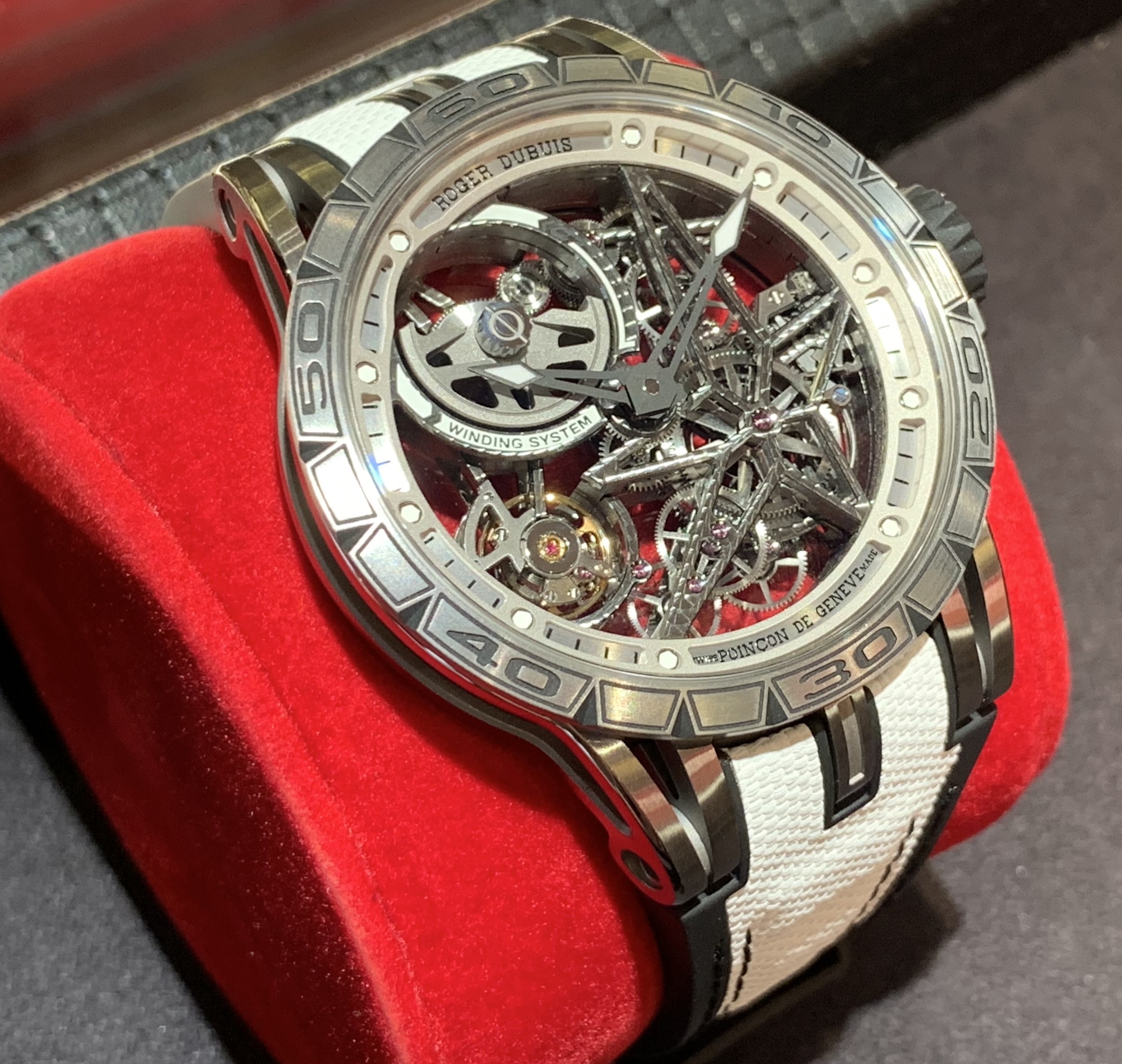 ROGER DUBUIS(ロジェ・デュブイ)
