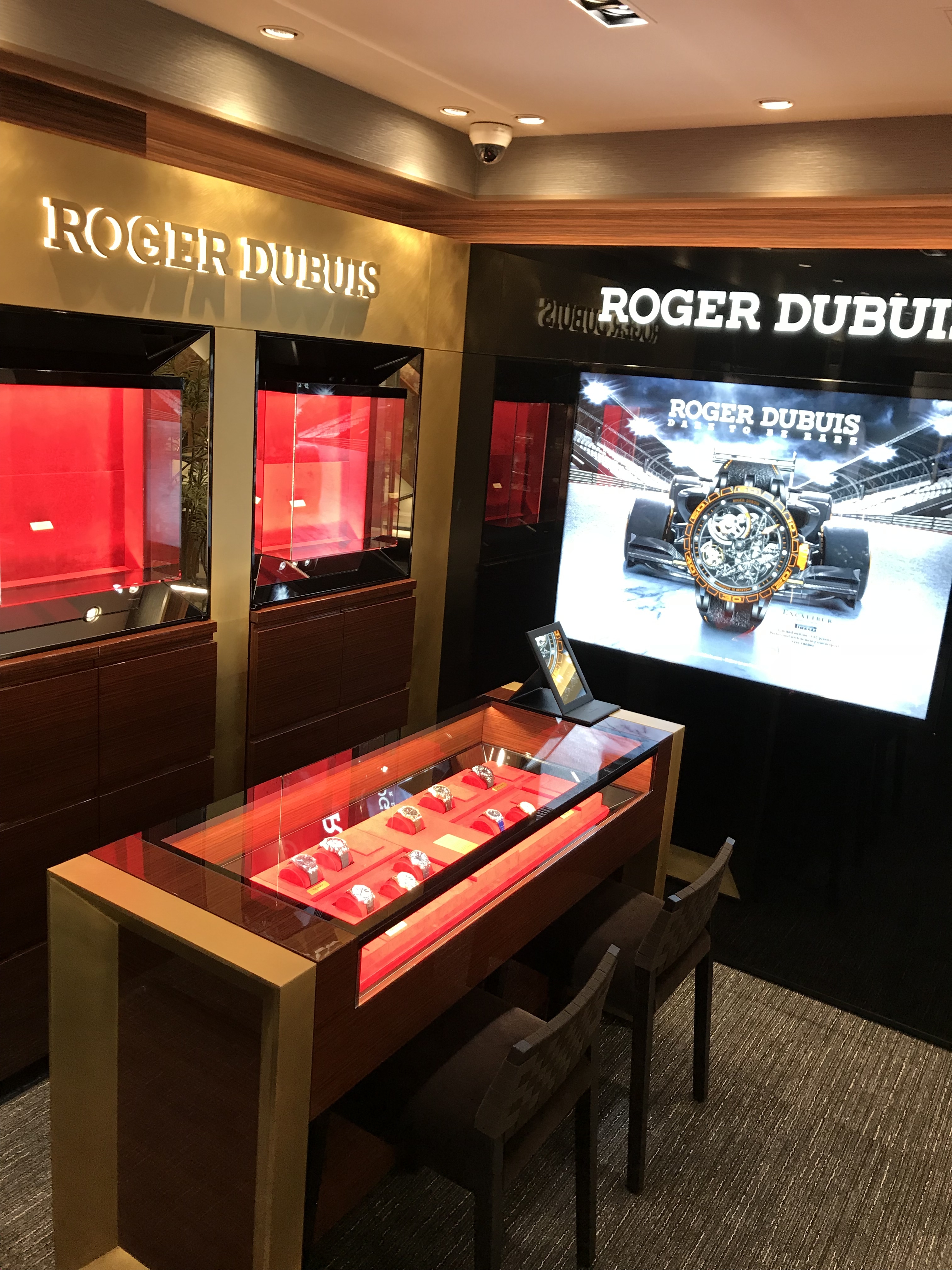 ROGER DUBUIS(ロジェ・デュブイ)
